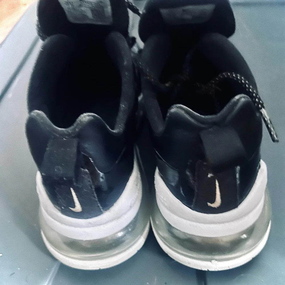 NIKE Air Max' Sporty-Style Women’s Athletic Shoes, Black & White, Size: 7, EUC